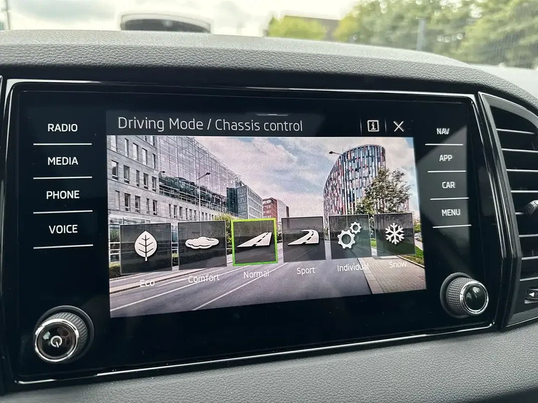 Skoda Karoq - Thumbnail 15