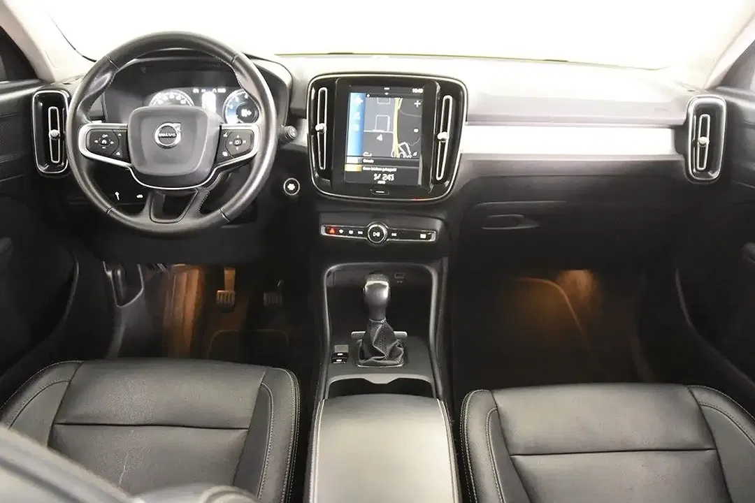 Volvo XC40 - Thumbnail 2