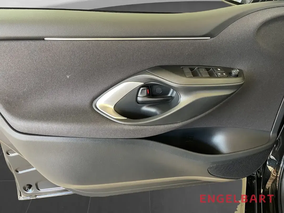 Toyota Yaris - Thumbnail 9