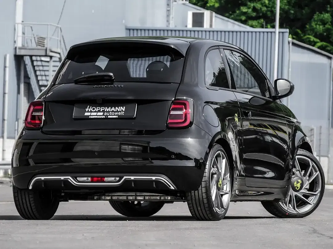 Abarth 500e - Thumbnail 2