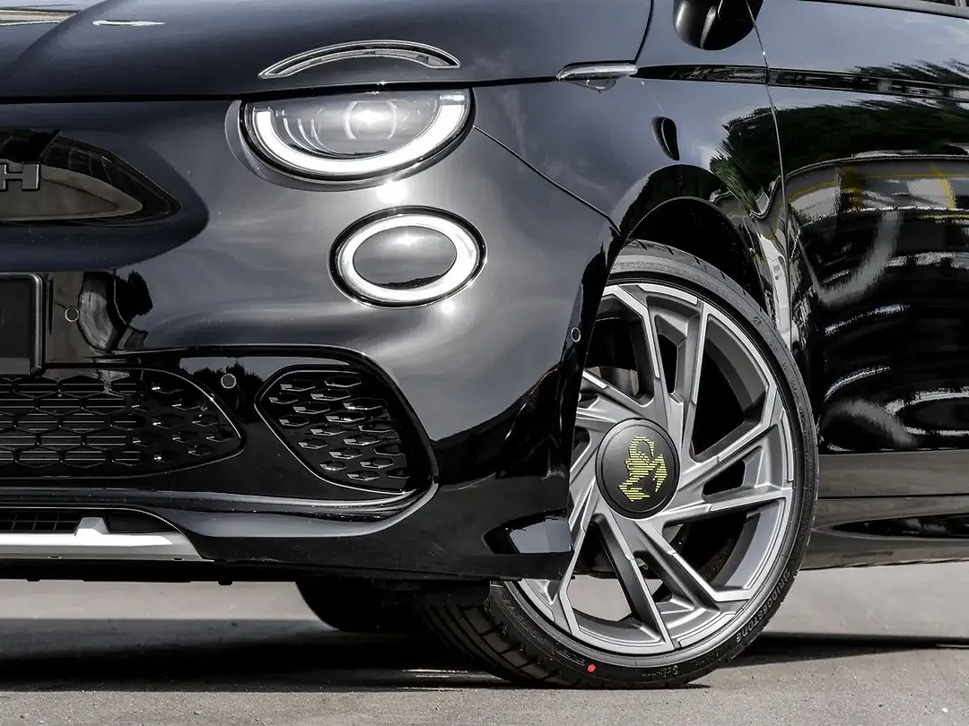Abarth 500e - Thumbnail 5