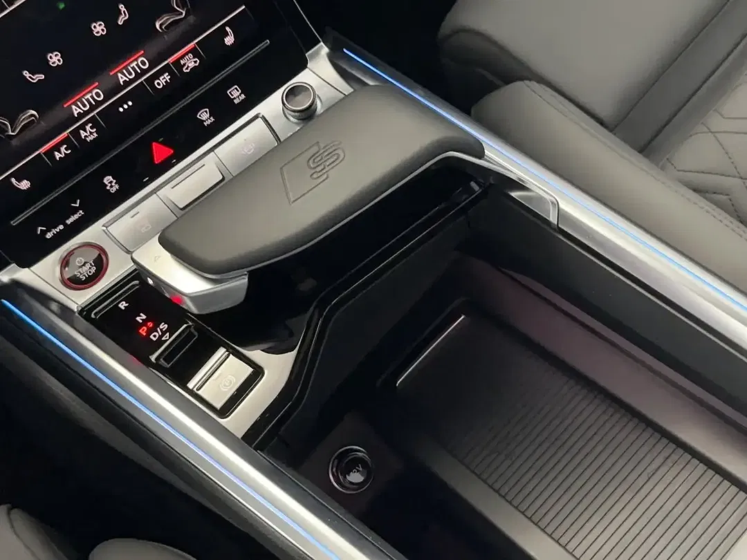 Audi SQ8 - Thumbnail 12