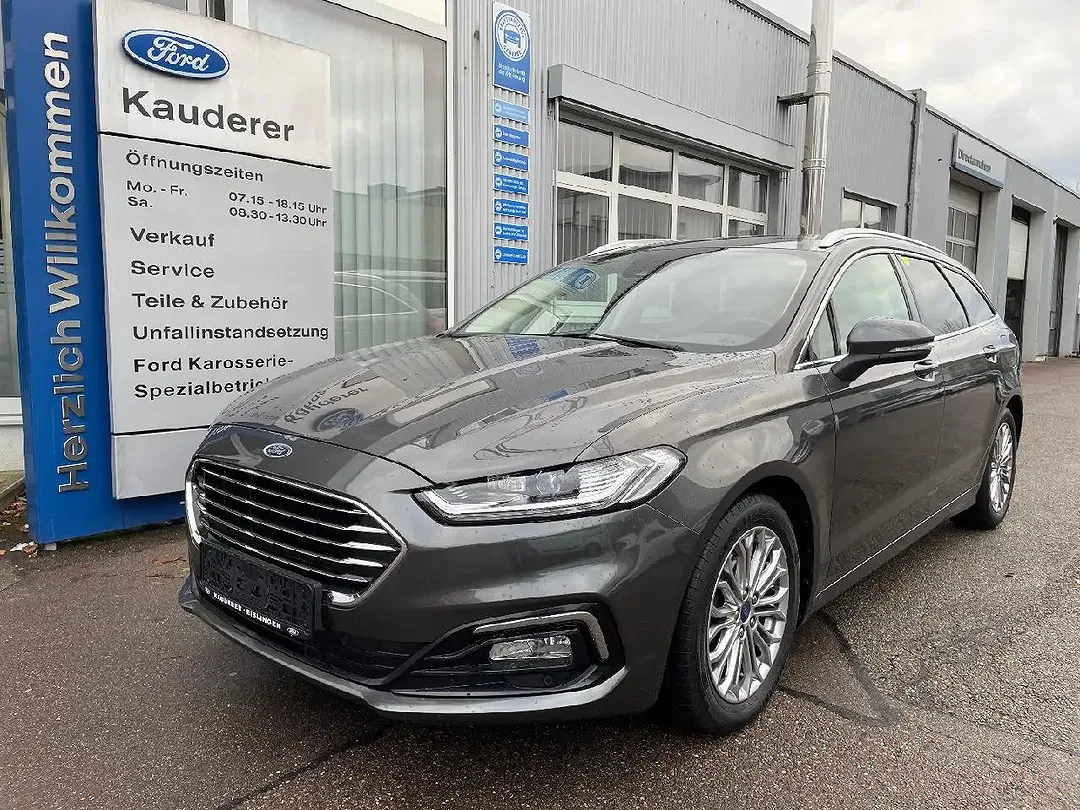 Ford Mondeo Hybrid Titanium