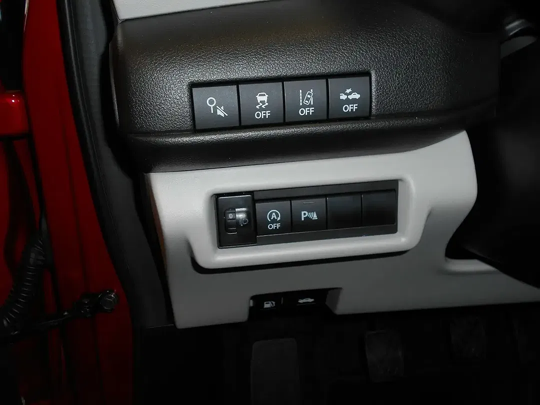Suzuki Swift - Thumbnail 10