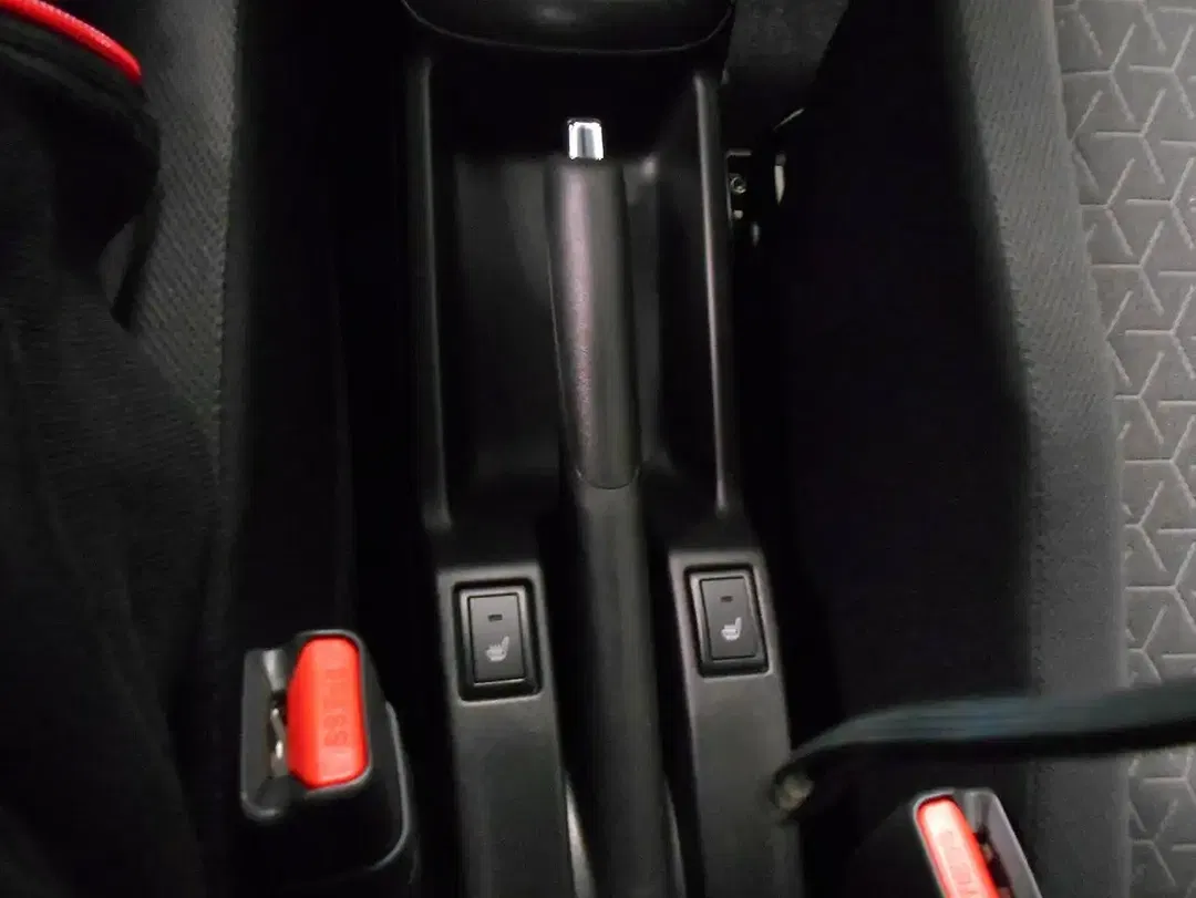 Suzuki Swift - Thumbnail 11