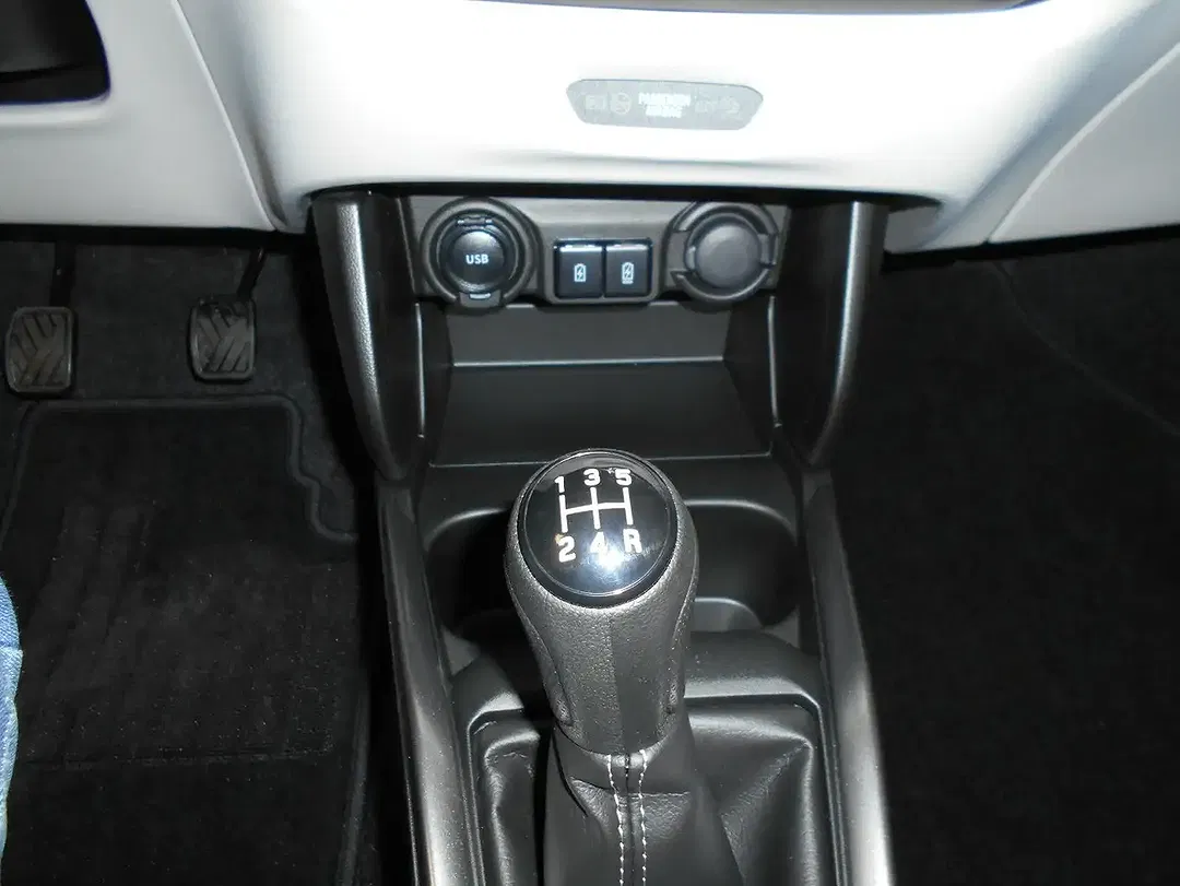Suzuki Swift - Thumbnail 12
