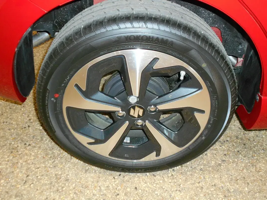 Suzuki Swift - Thumbnail 5
