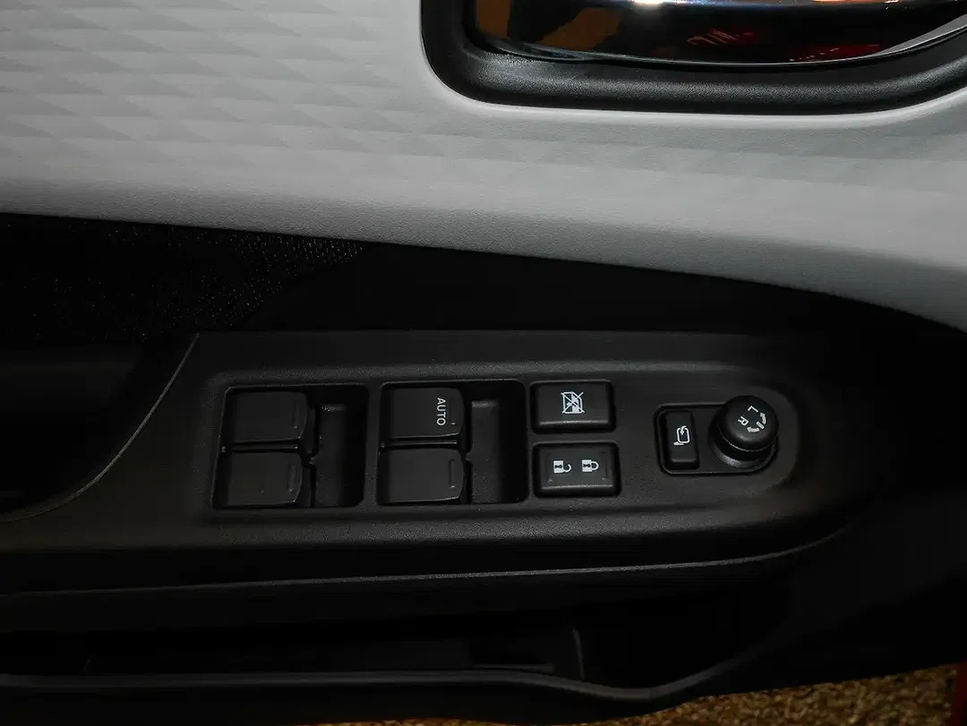 Suzuki Swift - Thumbnail 9