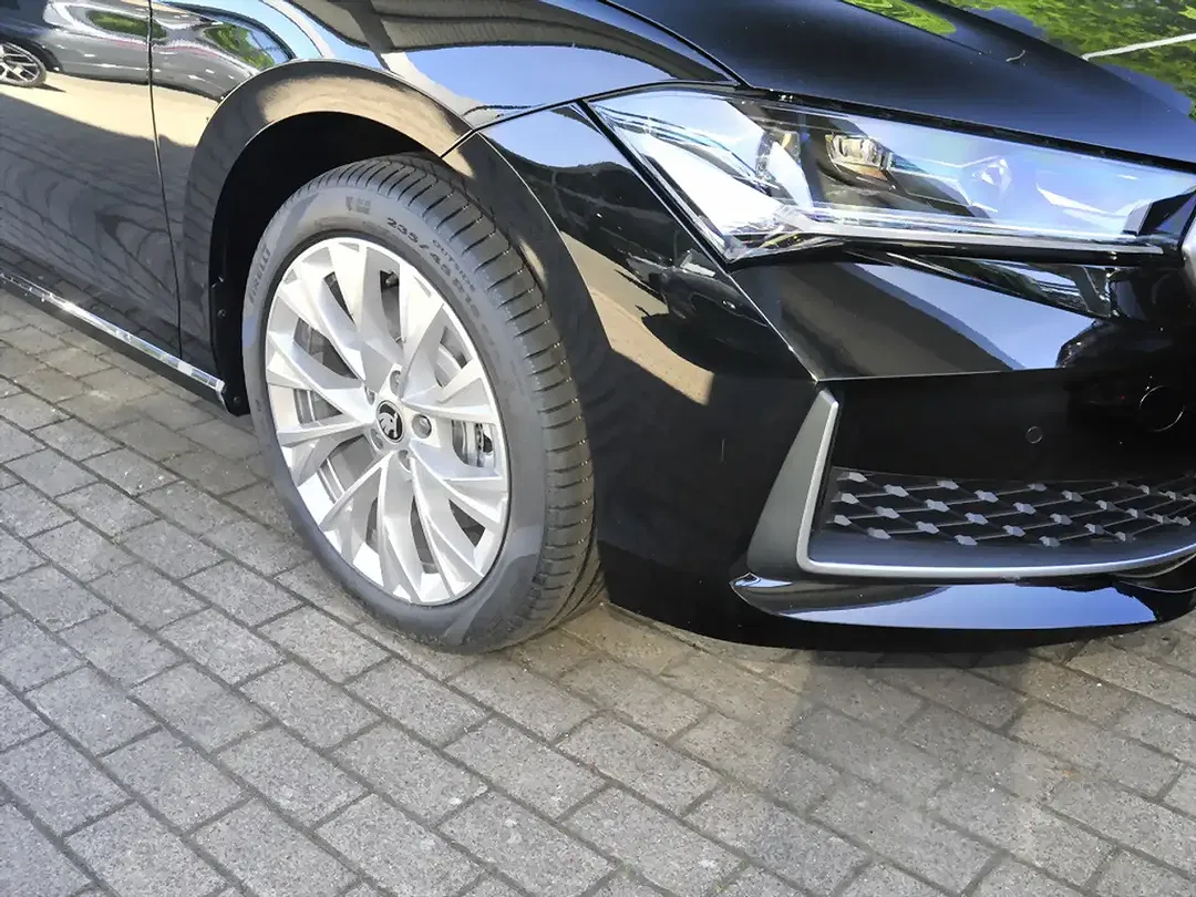 Skoda Superb - Thumbnail 4