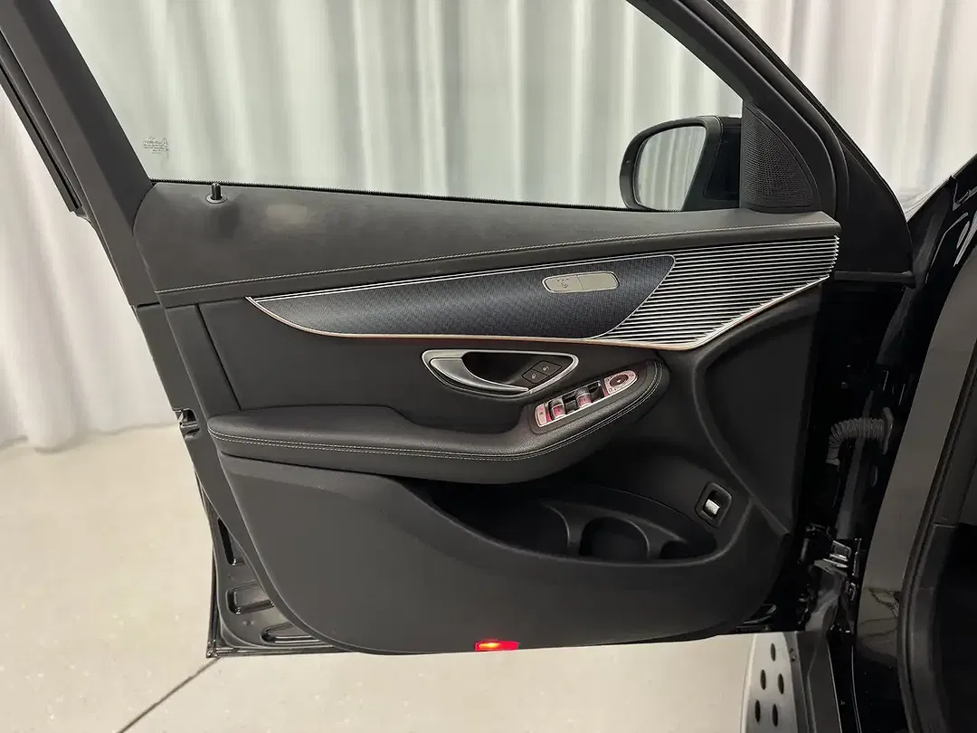Mercedes-Benz EQC 400 - Thumbnail 18