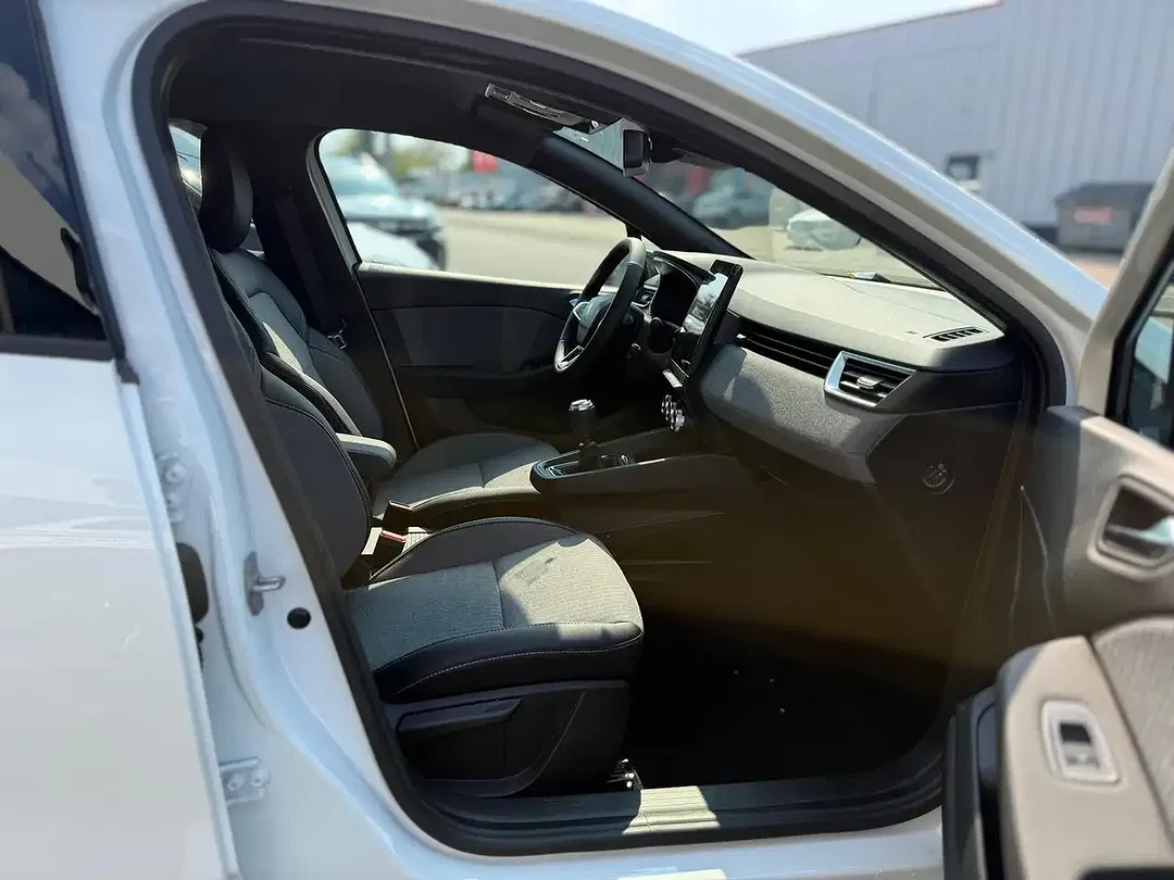 Renault Clio - Thumbnail 9