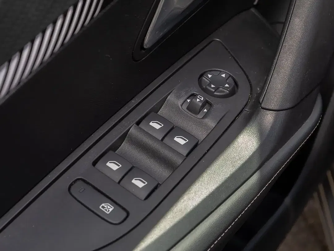 Peugeot 2008 - Thumbnail 6