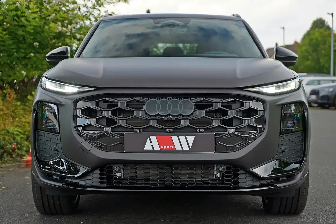 Audi Q3 - Thumbnail 3