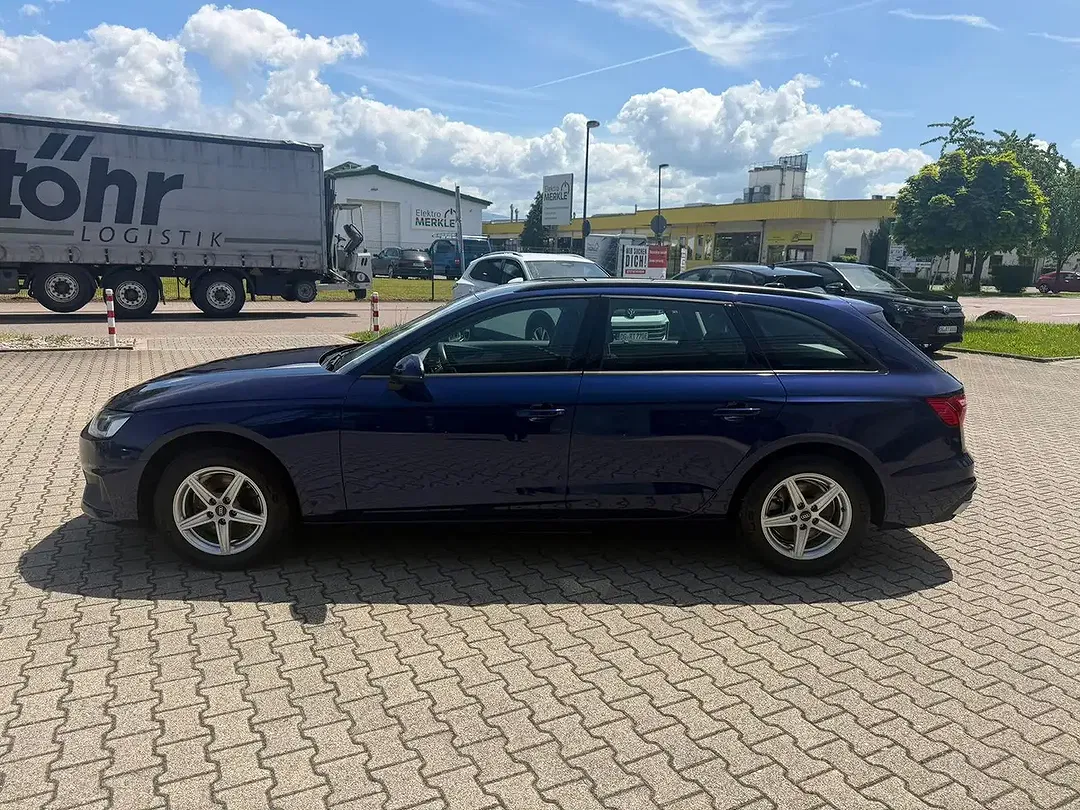 Audi A4 - Thumbnail 3