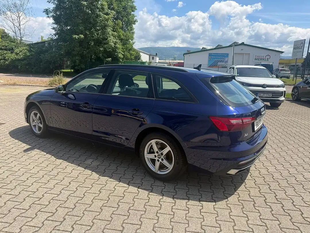 Audi A4 - Thumbnail 4