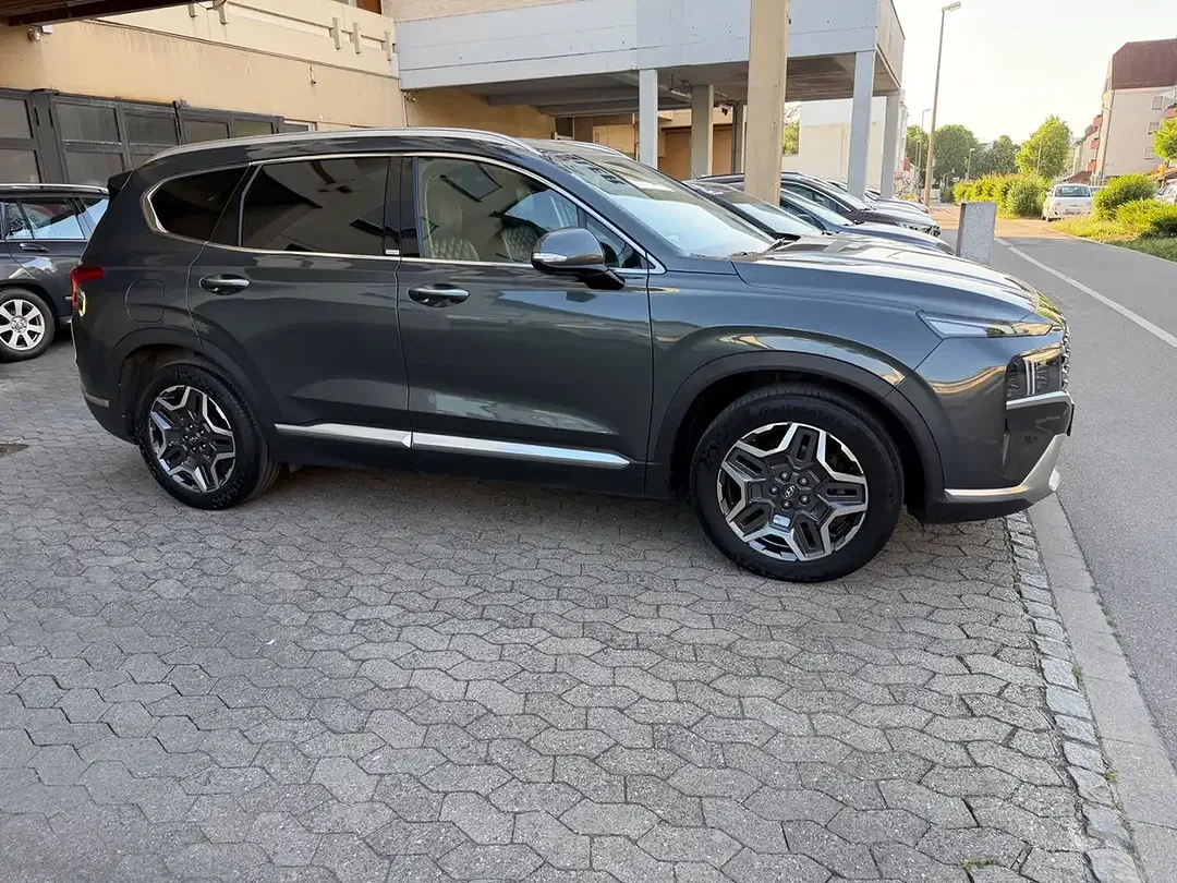 Hyundai SANTA FE - Thumbnail 4