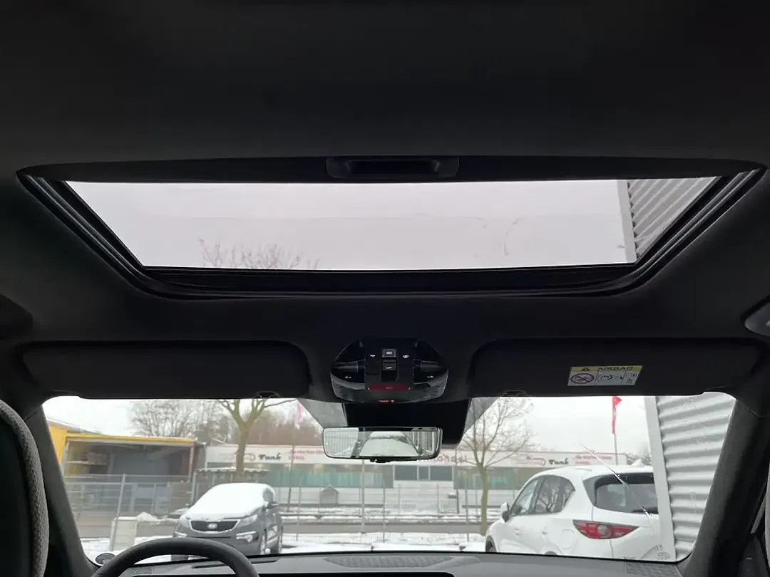 Kia EV9 - Thumbnail 15