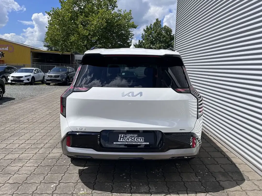 Kia EV9 - Thumbnail 6