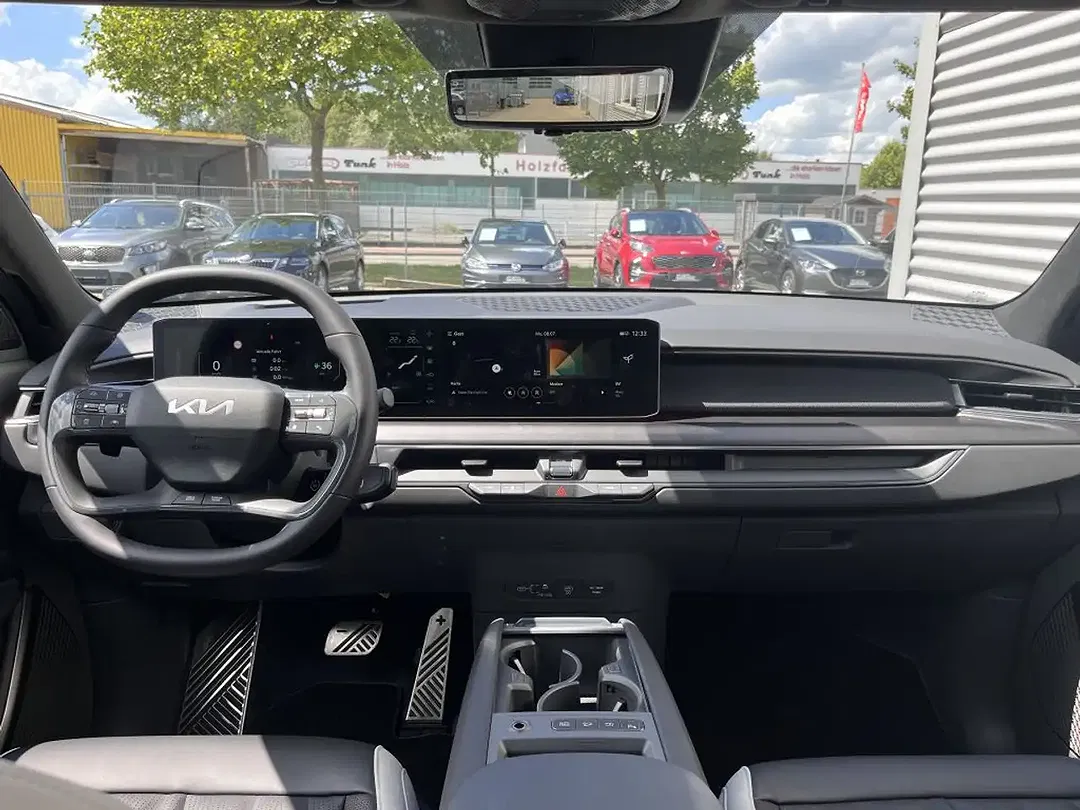 Kia EV9 - Thumbnail 8