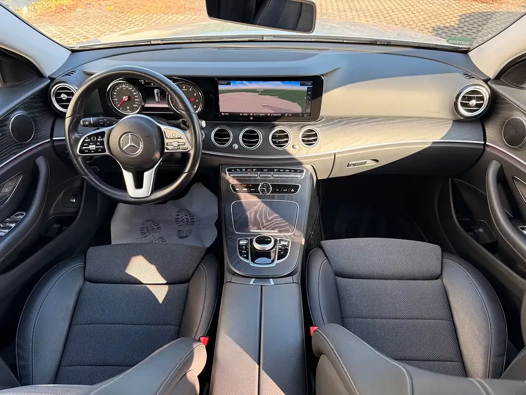 Mercedes-Benz E 200 - Thumbnail 11