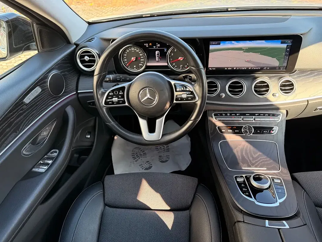 Mercedes-Benz E 200 - Thumbnail 12