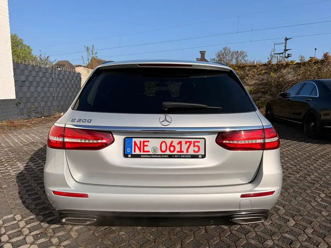 Mercedes-Benz E 200 - Thumbnail 4