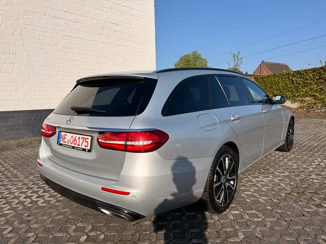 Mercedes-Benz E 200 - Thumbnail 5