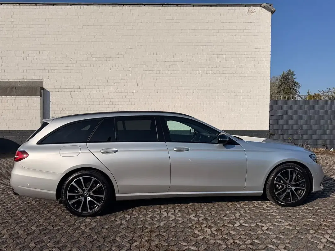 Mercedes-Benz E 200 - Thumbnail 6