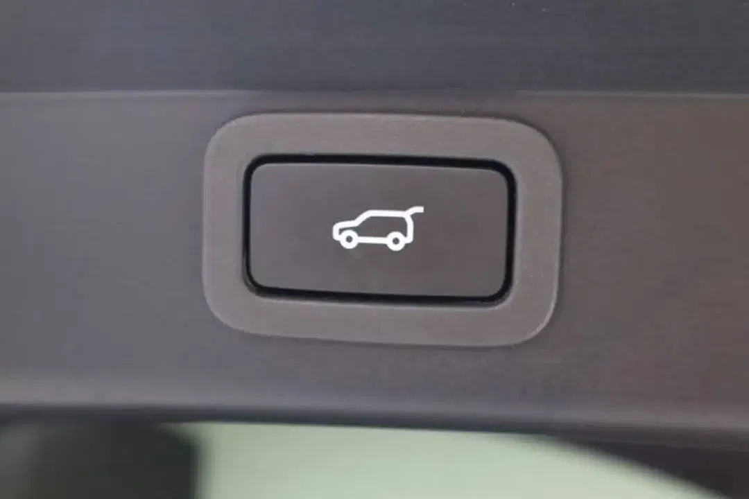 Jaguar I-Pace - Thumbnail 12