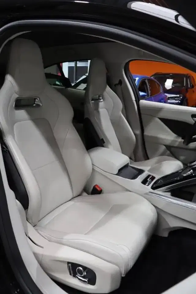 Jaguar I-Pace - Thumbnail 14