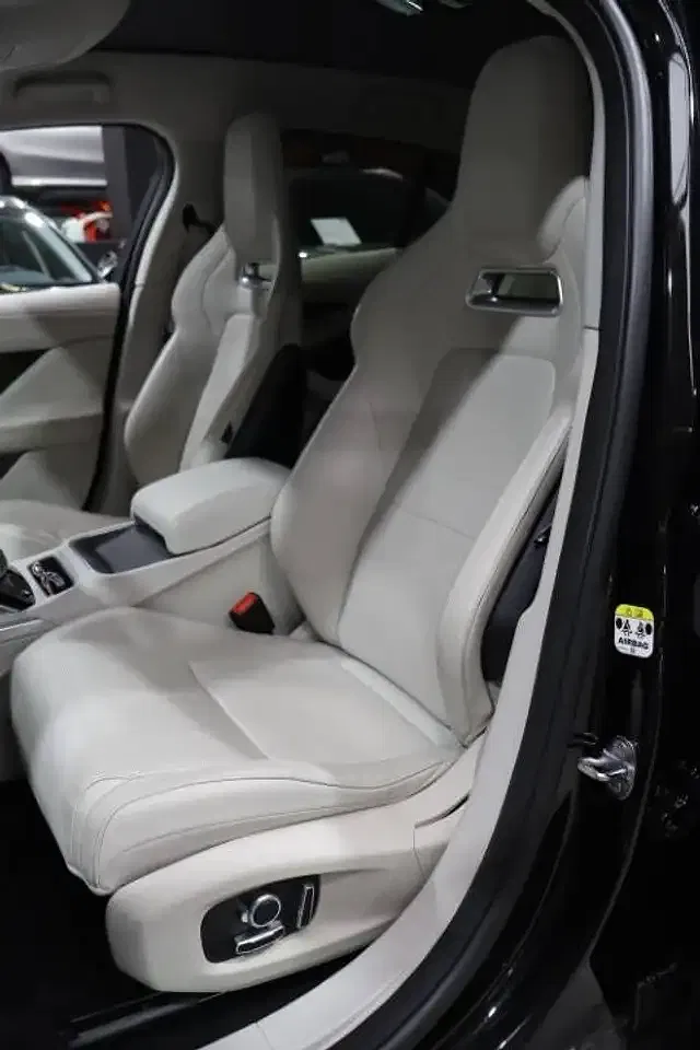 Jaguar I-Pace - Thumbnail 15