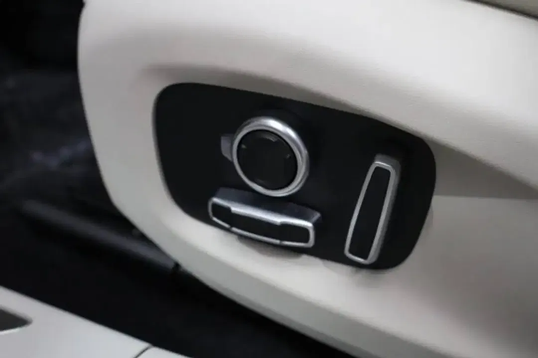 Jaguar I-Pace - Thumbnail 18