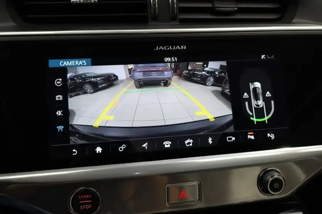 Jaguar I-Pace - Thumbnail 21