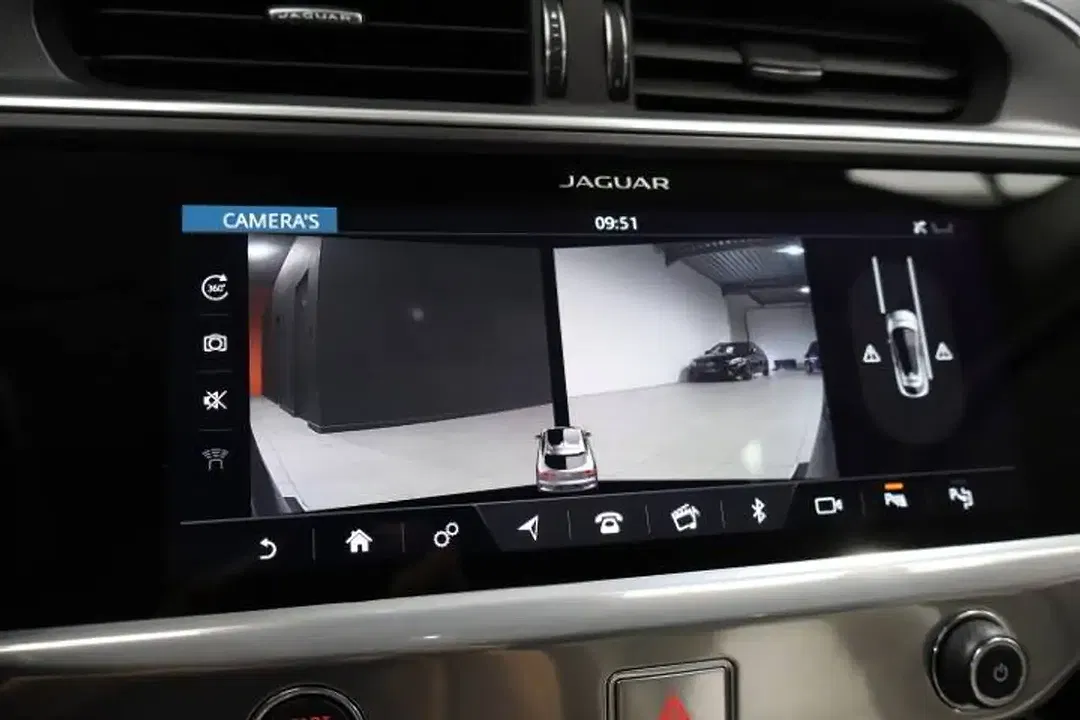 Jaguar I-Pace - Thumbnail 23