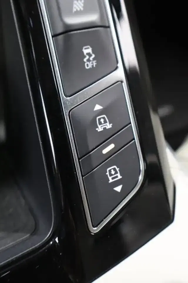 Jaguar I-Pace - Thumbnail 25