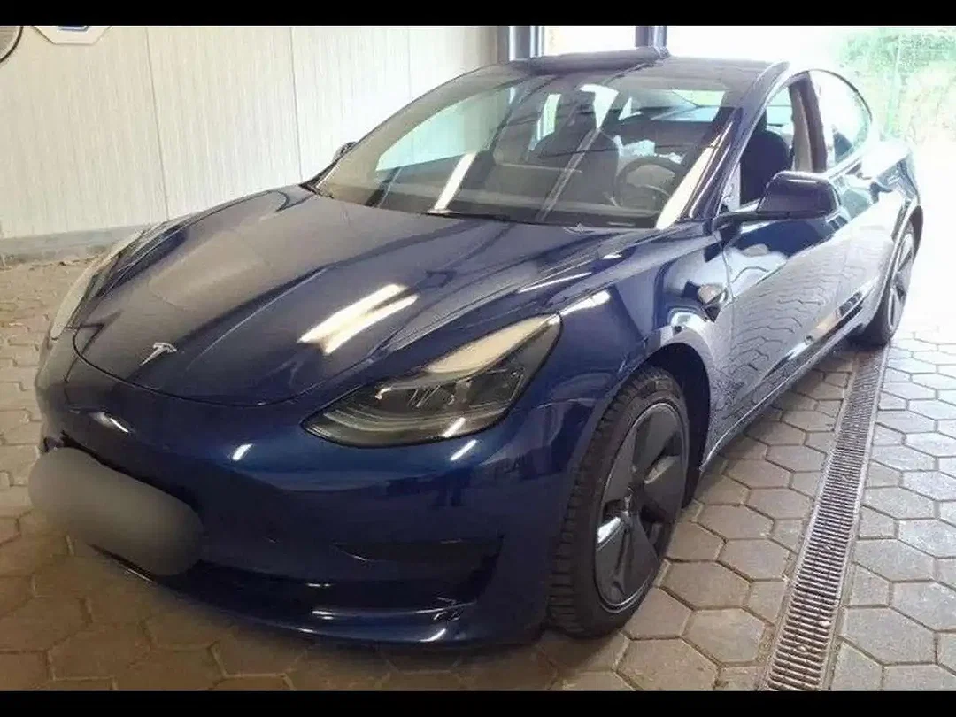 Tesla Model 3 - Afbeelding 1