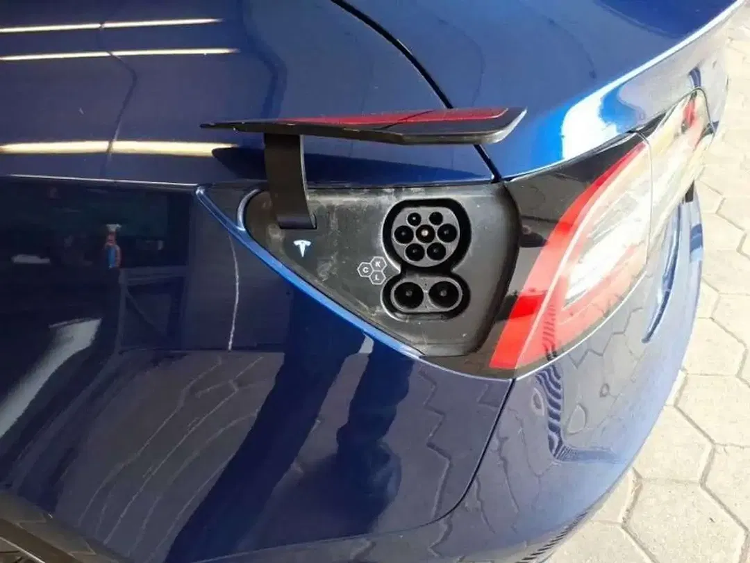 Tesla Model 3 - Thumbnail 10