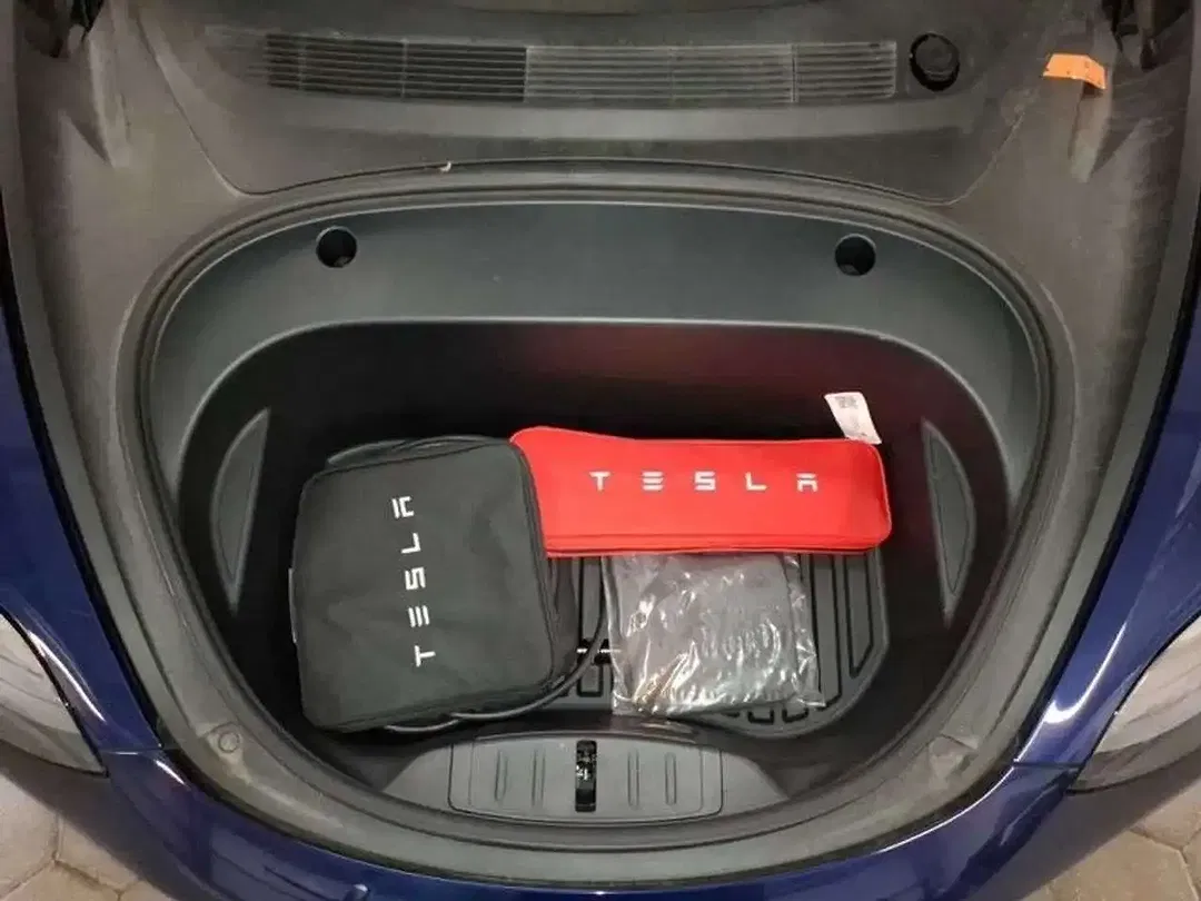 Tesla Model 3 - Thumbnail 11