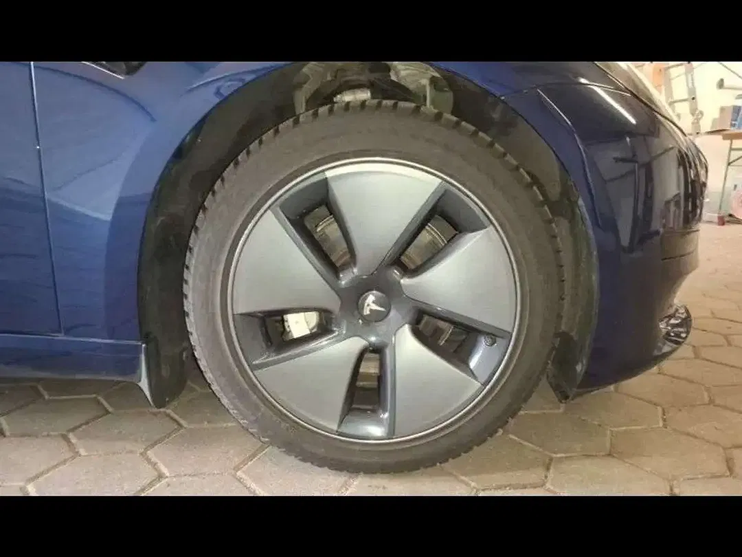Tesla Model 3 - Thumbnail 15