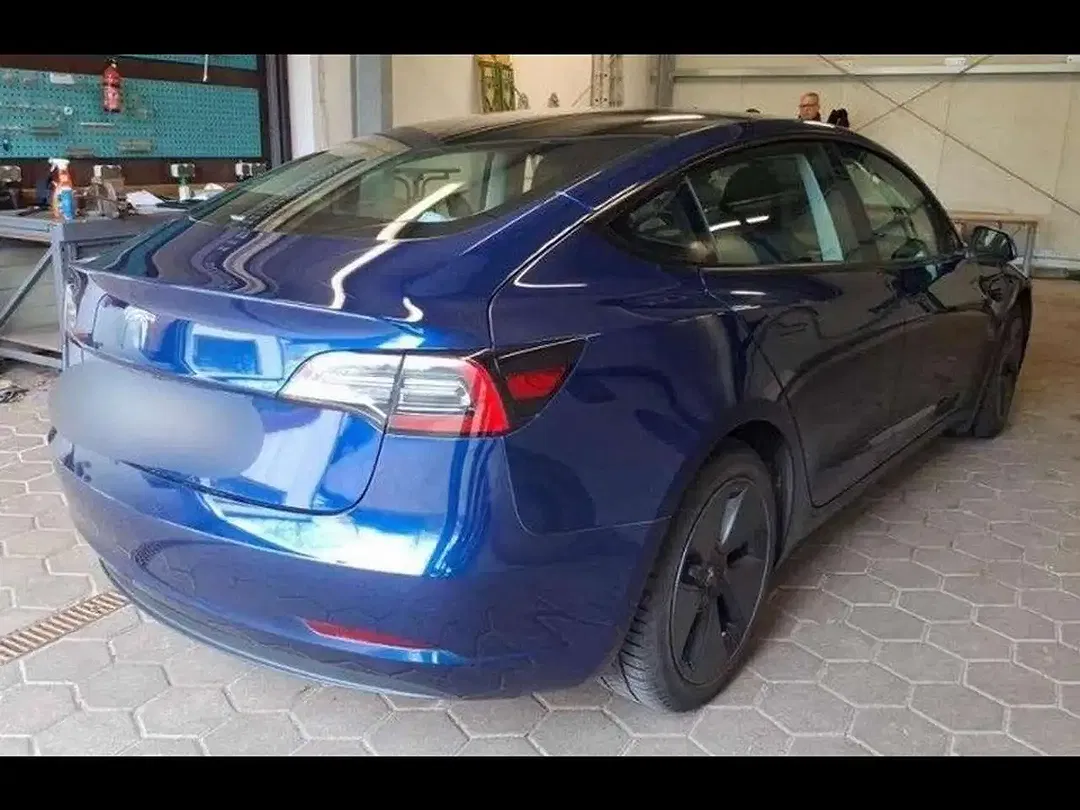 Tesla Model 3 - Thumbnail 4