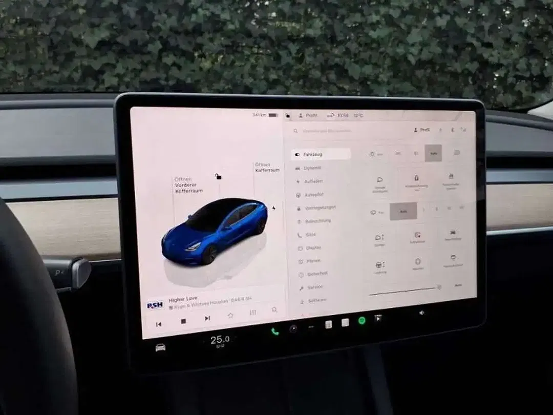 Tesla Model 3 - Thumbnail 7