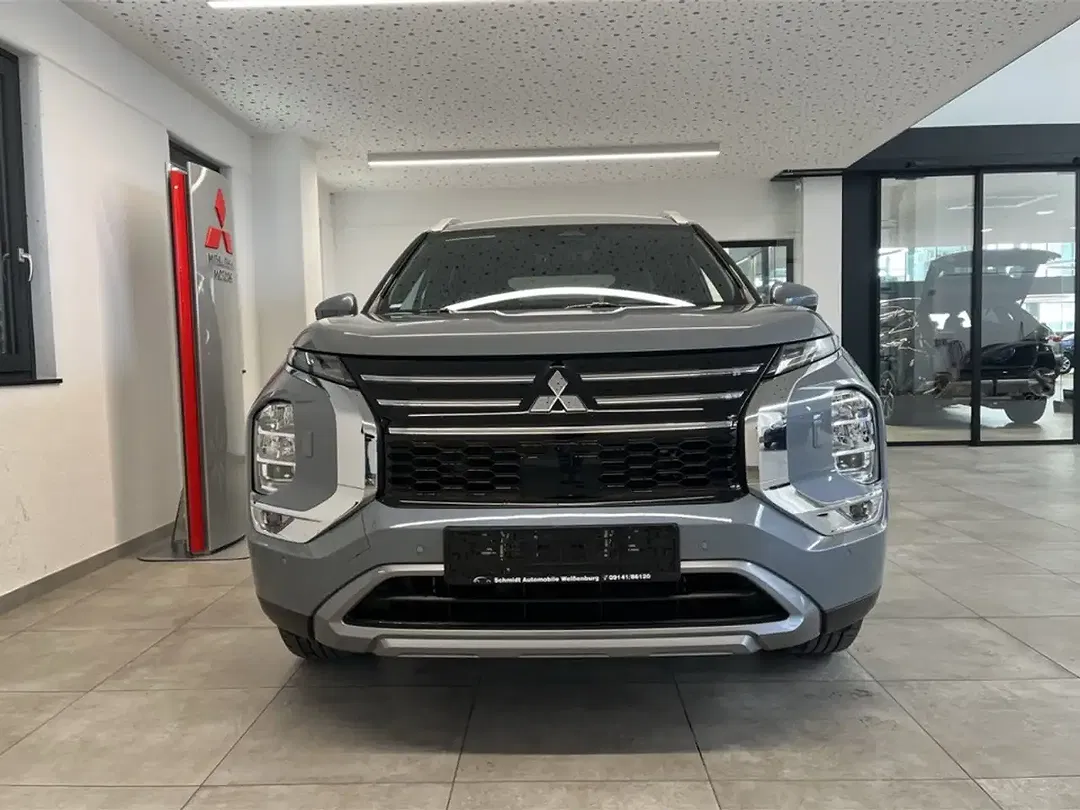 Mitsubishi Outlander - Thumbnail 5