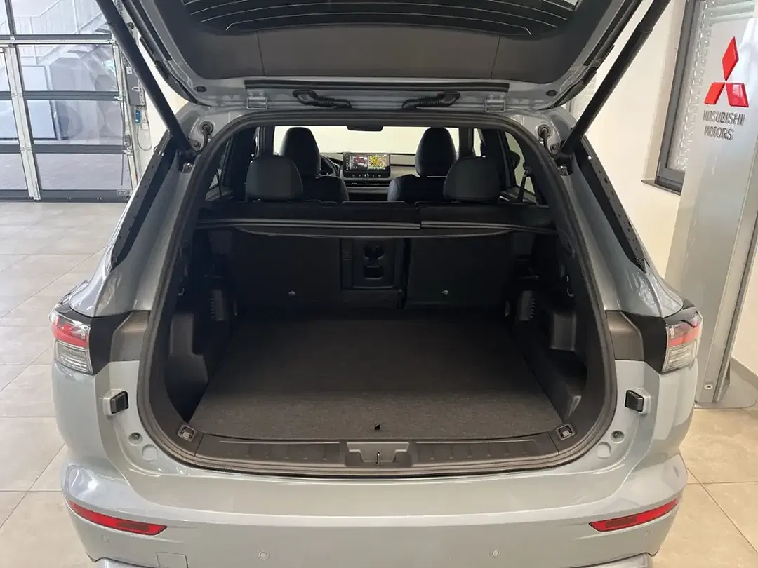 Mitsubishi Outlander - Thumbnail 6