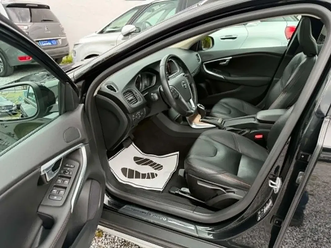 Volvo V40 - Thumbnail 10