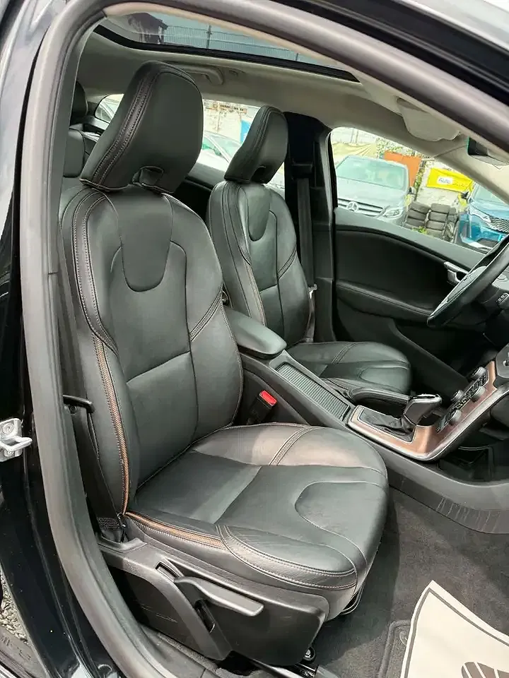 Volvo V40 - Thumbnail 14