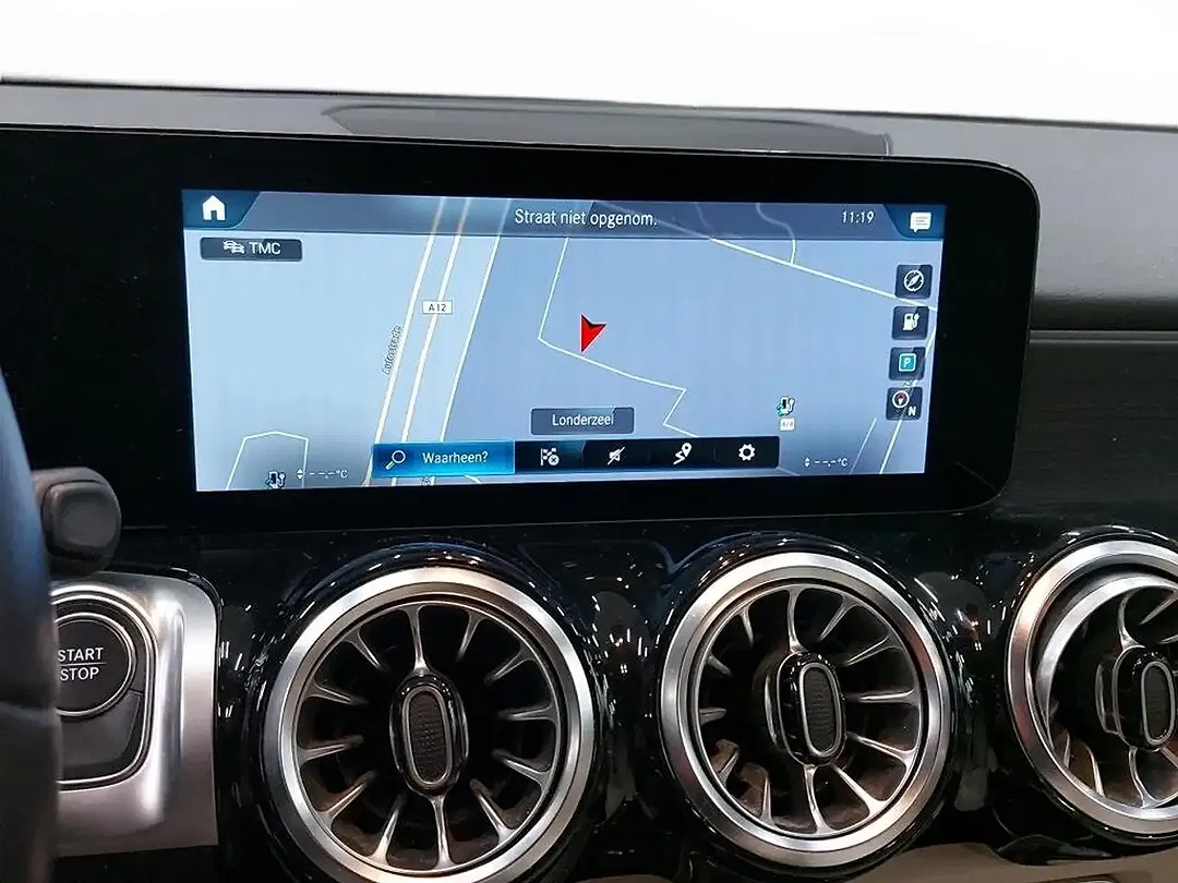Mercedes-Benz EQB 300 - Thumbnail 8