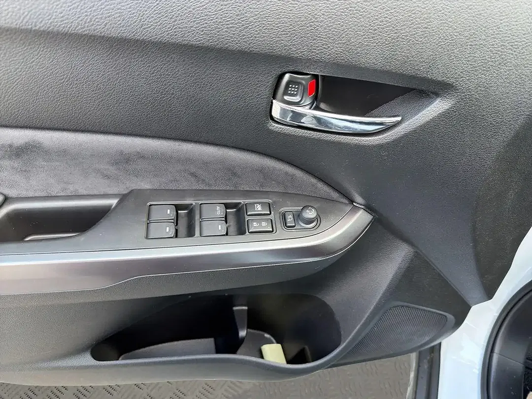 Suzuki Vitara - Thumbnail 14