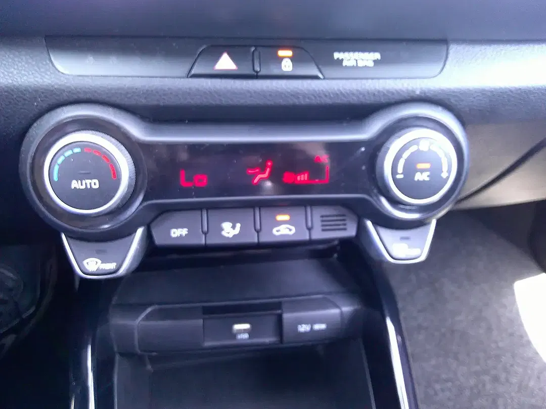 Kia Stonic - Thumbnail 11