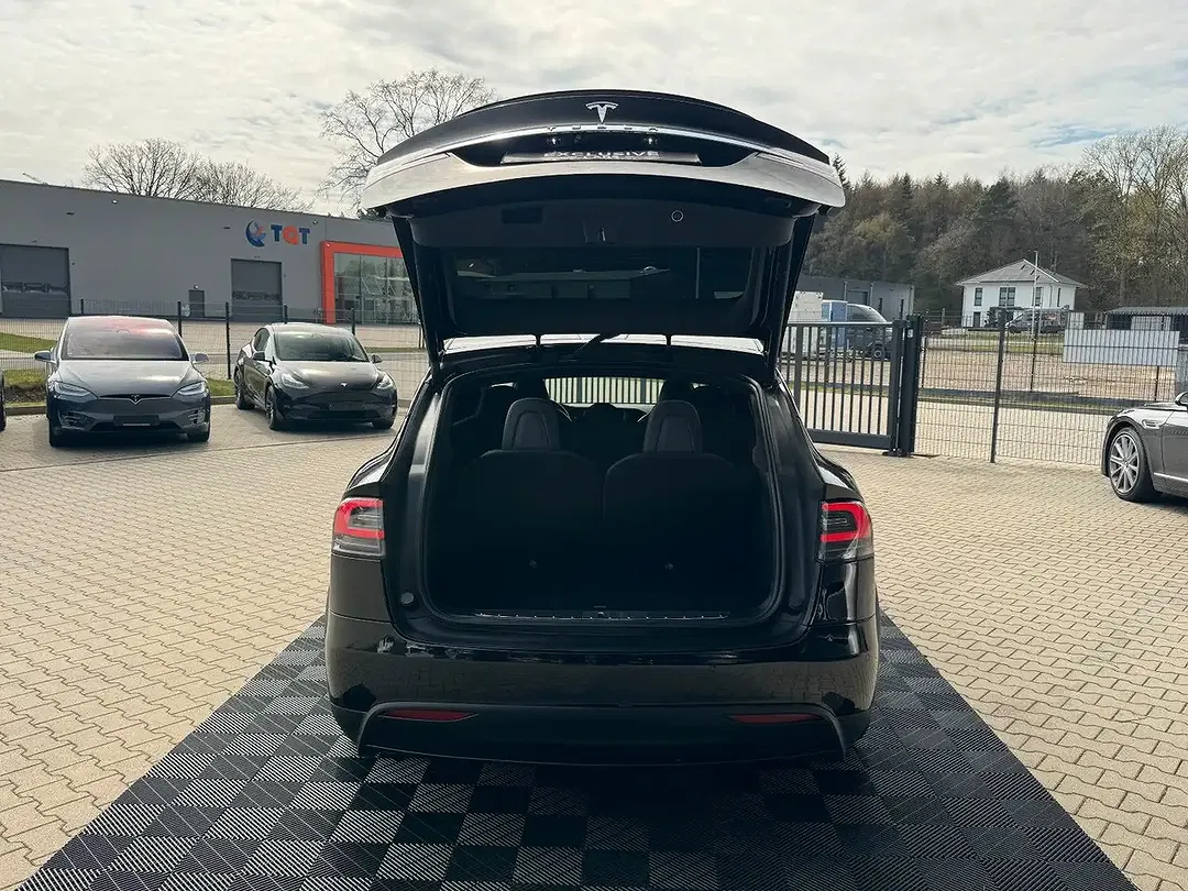 Tesla Model X - Thumbnail 12