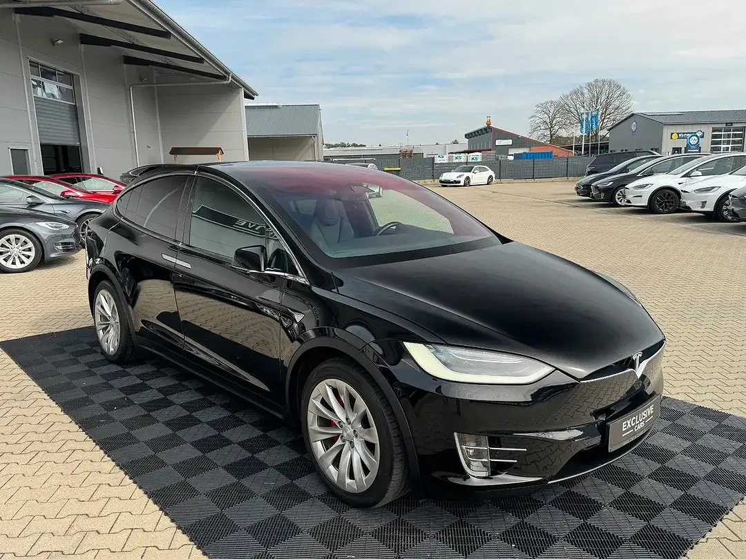 Tesla Model X - Thumbnail 15
